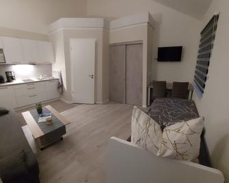Ferienwohnung am Stadtwald - Freiberg - Wohnzimmer
