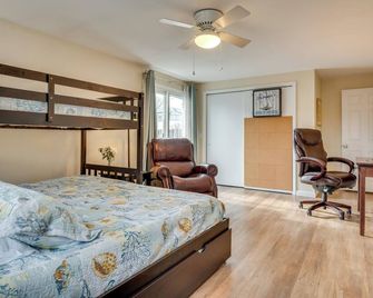 Near Beaches and Waterfront Dining Home in Hampton! - Hampton - Makuuhuone