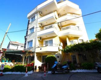 Bonapart Hotel - Cesme - Edificio