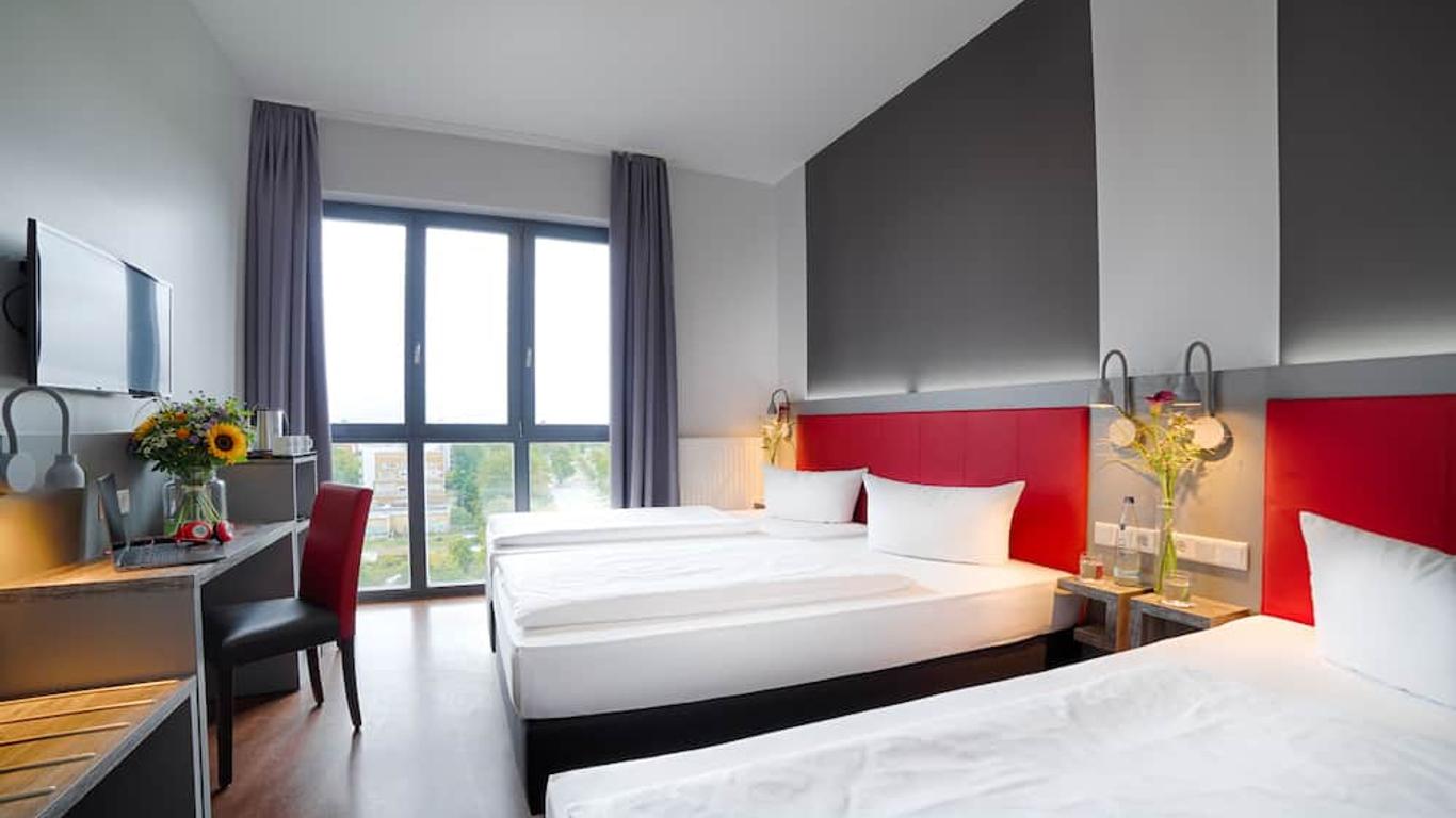 H+ Hotel 4Youth