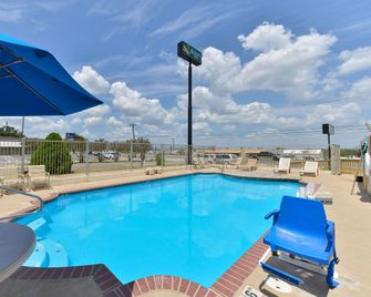 Quality Inn Gonzales - Gonzales - Pool