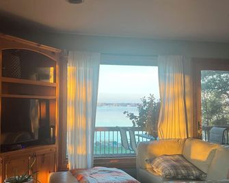 Superb White Sand Lake home in charming Baxter with beautiful white sand beach. - Baxter
