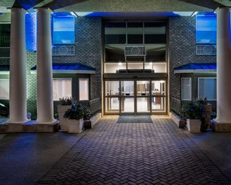 Holiday Inn Express & Suites Saskatoon Centre By IHG - Saskatoon - Edificio