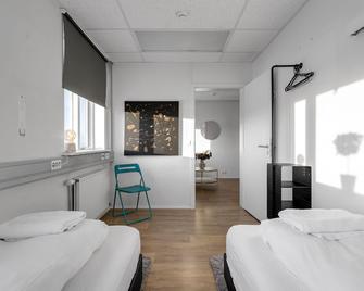 Bank Guesthouse By Kef Airport - Keflavik - Bedroom
