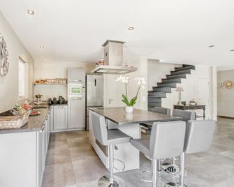 Villa in Le Plan-de-la-Tour with Pool - Le Plan-de-la-Tour - Küche