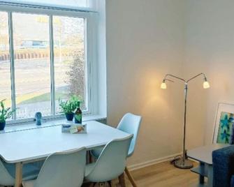 Cozy apartament in Gentofte - Copenhagen. Family-Friends size place. - Gentofte - Spisestue