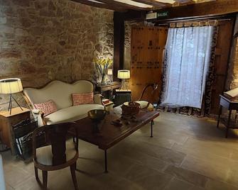 Hotel Rural Latorrien de Ane - Mues - Living room