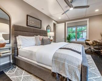 Private Single Family Luxury Home | Hot Tub - Nashville - Bedroom