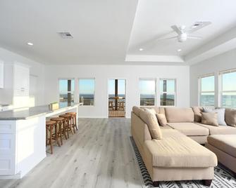 Beach Front Oasis with Breath-taking Views - Gilchrist - Sala de estar