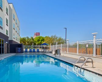 Best Western Plus Roland Inn & Suites - San Antonio - Piscina