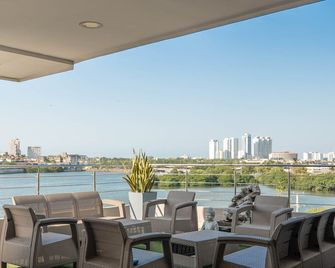 Bahia 79 Apartasuites Cerca al Centro - קרטחנה דה אינדיאס - מרפסת