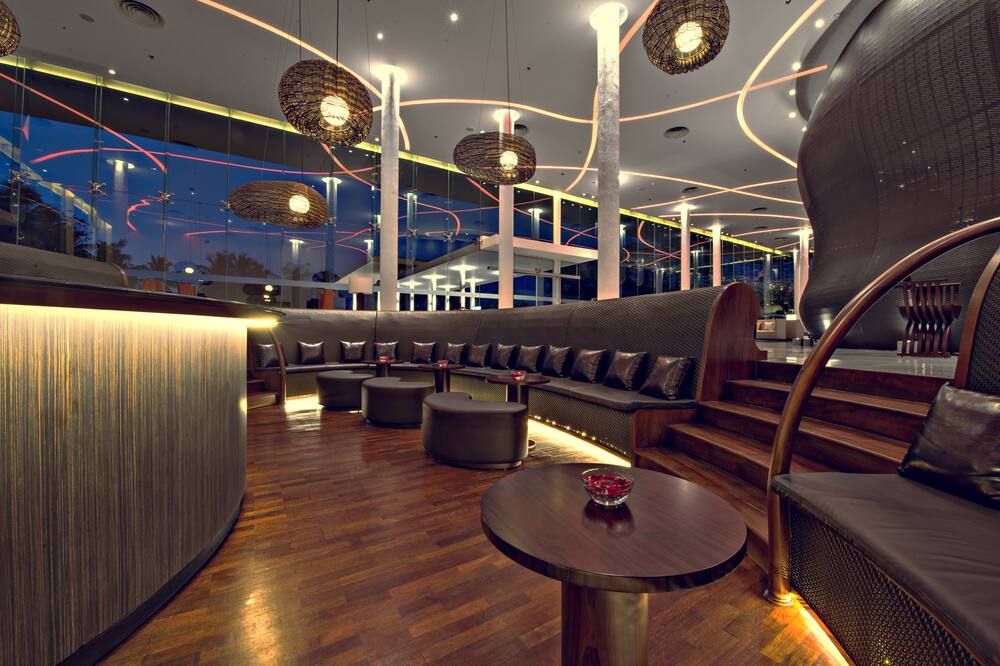 فيفانتا كولومبو، أيربورت جاردن