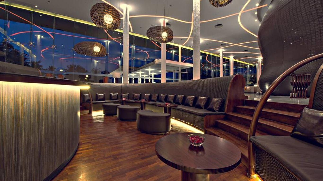 فيفانتا كولومبو، أيربورت جاردن