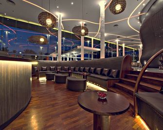 Vivanta Colombo, Airport Garden - Gampaha - בר