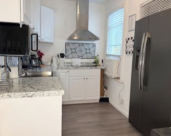 Modern Room In Shared Apartment Near Nyc - Englewood - Küche