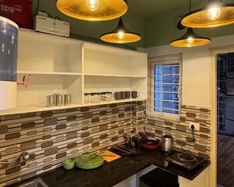 1Bhk Service Apartment by Abhibha Botanical Garden - Hyderabad - Kitchen