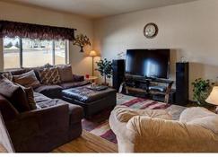 Beautiful Family Home - Williston - Living room