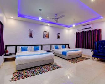 Hotel Silver Inn - Mahabaleshwar - Bedroom