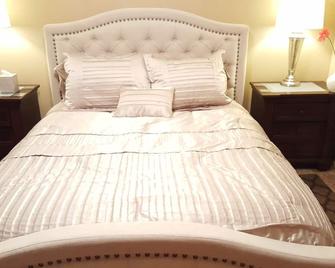 Mother-In-Law Mansion in the Heart of Eagle - Eagle - Bedroom