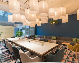 Hampton by Hilton Utrecht Central Station - Utrecht - Bar