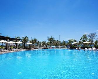 Holiday Beach Hotel Danang - Da Nang - Pool