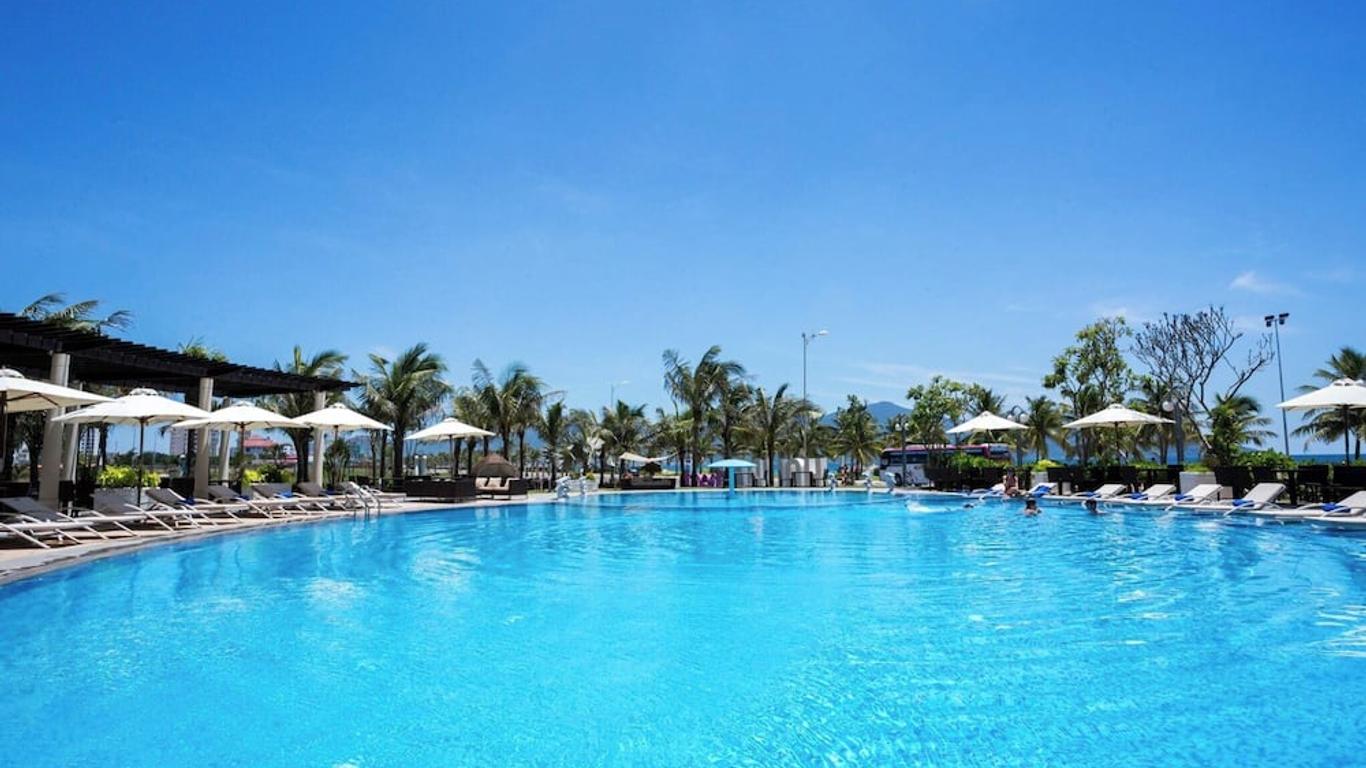 Holiday Beach Hotel Danang
