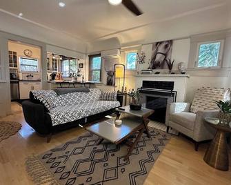 Beautiful Normal Heights Living - San Diego - Living room