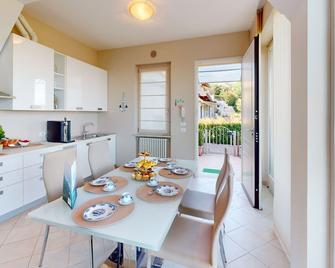 Horizon Apartment by Bookinggardalake - Soiano del Lago - Essbereich