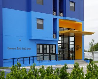 Hop Inn Tak - Tak - Edificio