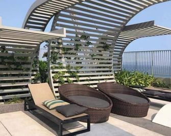 Oasis Suites - The Song, Infinity Pool & Gymt - Vung Tau - Patio