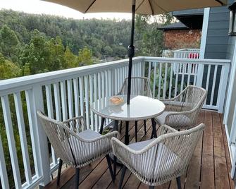 Simply Marvelous 2 Bedroom With Kitchenette, Grilling Patio And Grand Balcony - San Rafael - Balcony