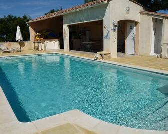 Attractive villa in Provence in the heart of the Côtes du Rhône vineyards 52 M2 - Rasteau - Piscina