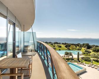 فندق وسبا فالكينستاينير إياديرا - زادار - شرفة