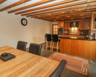 Cefn-Yr-Efail, Pet Friendly, Character Holiday Cottage In Porthmadog - Porthmadog - Dining room