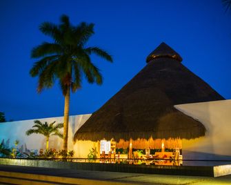 Explorean Kohunlich - Kohunlich - Building