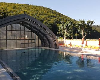 Hotel Domaine Du Lac Chambon - Murol - Басейн