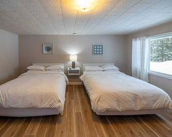 Star Gate Room 3 Indian River, MI - Indian River - Bedroom