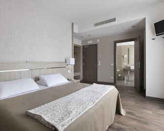 Hotel Conradi - Chiavenna - Спальня