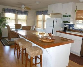 Custom Ocean View Cottage W/ New Ac, 100 Steps To Beach..Sunsets Tvncu #5016 - Kekaha - Kitchen