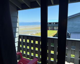 Sand Pebbles Inn - Qualicum Beach - Balkón