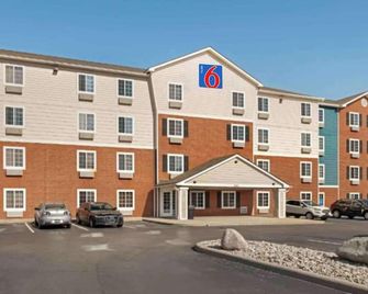 Motel 6 Suites Cincinnati Sharonville, Oh - Cincinnati - Bina