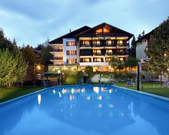 Hotel La Prairie - קראן-מונטאנה - בריכה