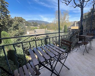 Character village house with Italian garden - Cucuron - Balcón