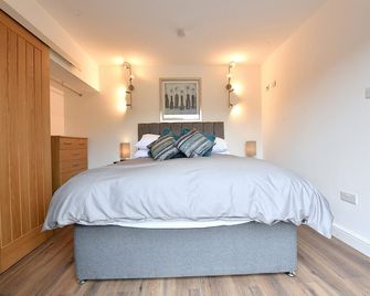 Cheerful 1BD Cottage with Parking Nr Guildford - Guildford - Bedroom