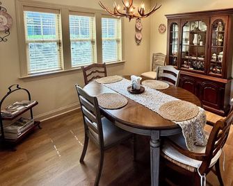 Luxury Condo-Golf, Pool, Fitness Center & Mountain Views! - Maggie Valley - Їдальня