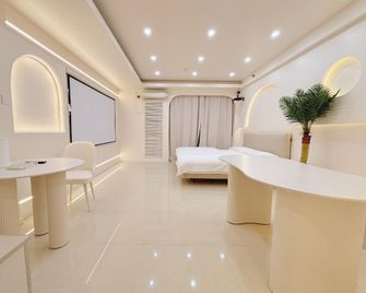 Color-themed Apartment (Tianjin Eye Drum Tower Branch) - Tianjín - Habitación