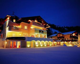 Hotel Hubertus - Brixen im Thale - Building