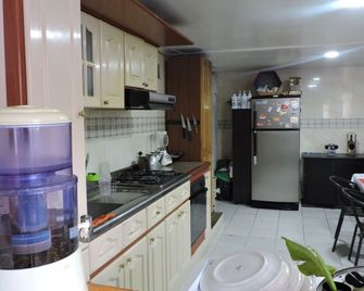 Way Maker Hostal - Bogotá - Kitchen