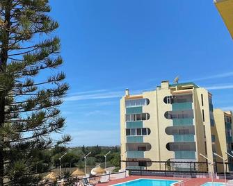Charming Vilamoura Apartment with Shared Pool - Quarteira - Building