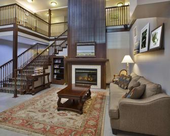 Country Inn & Suites by Radisson, Big Rapids - Big Rapids - Wohnzimmer